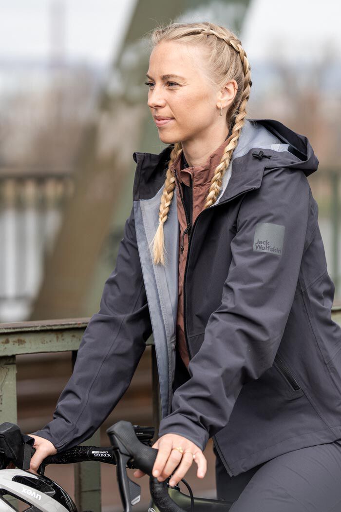 Biking in the City Outfit Women Biking in the City Outfit Women