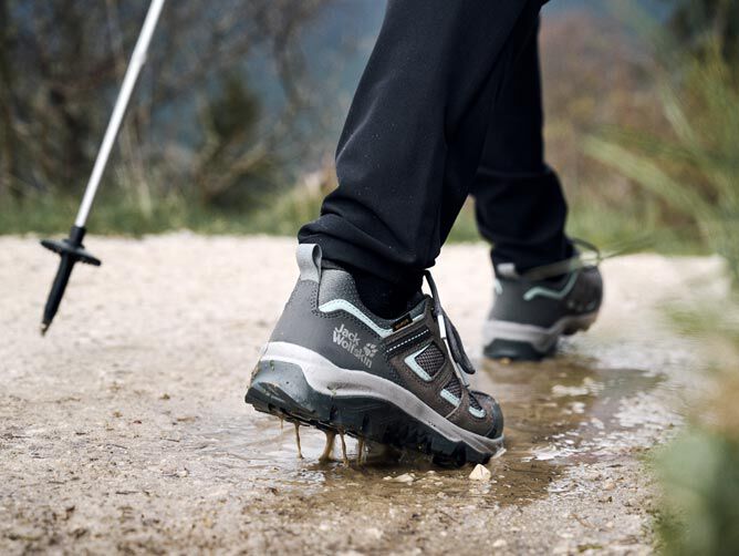 Mood image Rainy Days Hiking Outfit Women