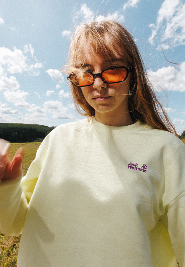 CELEBRATE THE PAW CREWNECK W