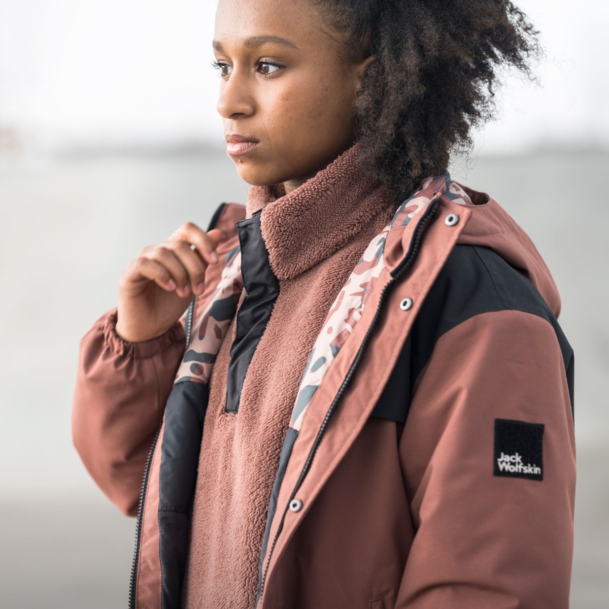 Mädchen mit Winterjacke