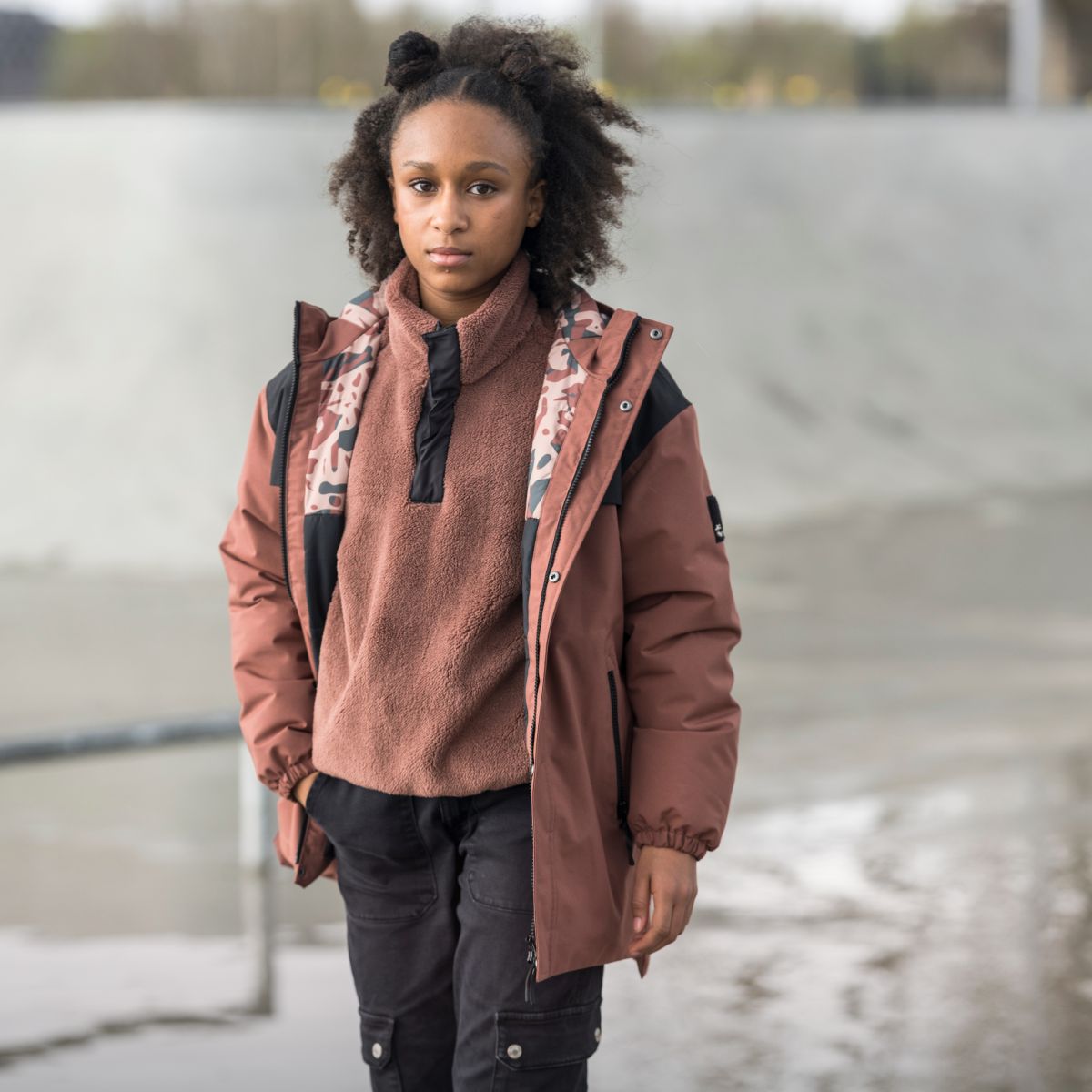 Mädchen mit Winterjacke